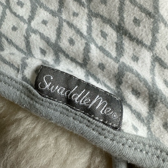 Swaddle Me Swaddle, gray & white, zip bottom - Picture 10 of 14